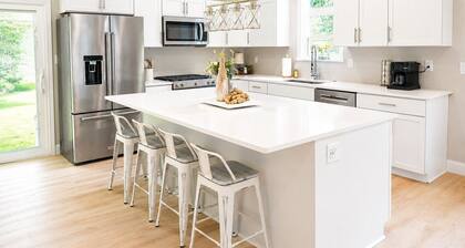 Haylie's Haven Coastal Style Retreat • King Suite • Sleeps 6