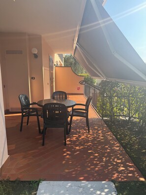 Outdoor dining - Vrbo Property (Brenzone sul Garda)