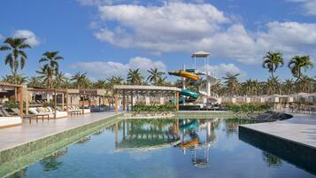 2 outdoor pools