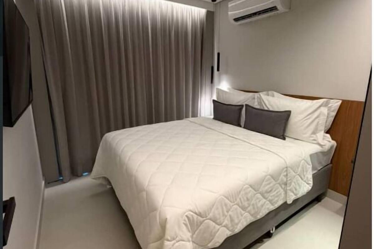 Desk, WiFi (free), bed sheets