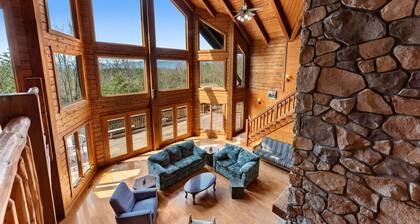 Log Cabin w Fireplace, Screened Porch, Deck & WiFi