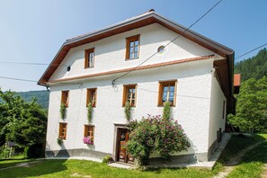 Exterior - Luxury Nature Retreat, Heated Pool, Jacuzzi & Stunning Views (Tolmin)