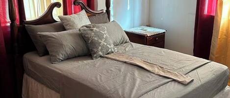 3 chambres, fer et planche à repasser, Wi-Fi, literie fournie