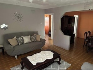 Smart TV - Moravian Haven (Oistins)