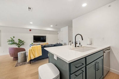Bright 3BR with Pool Access Near K-State Stadium