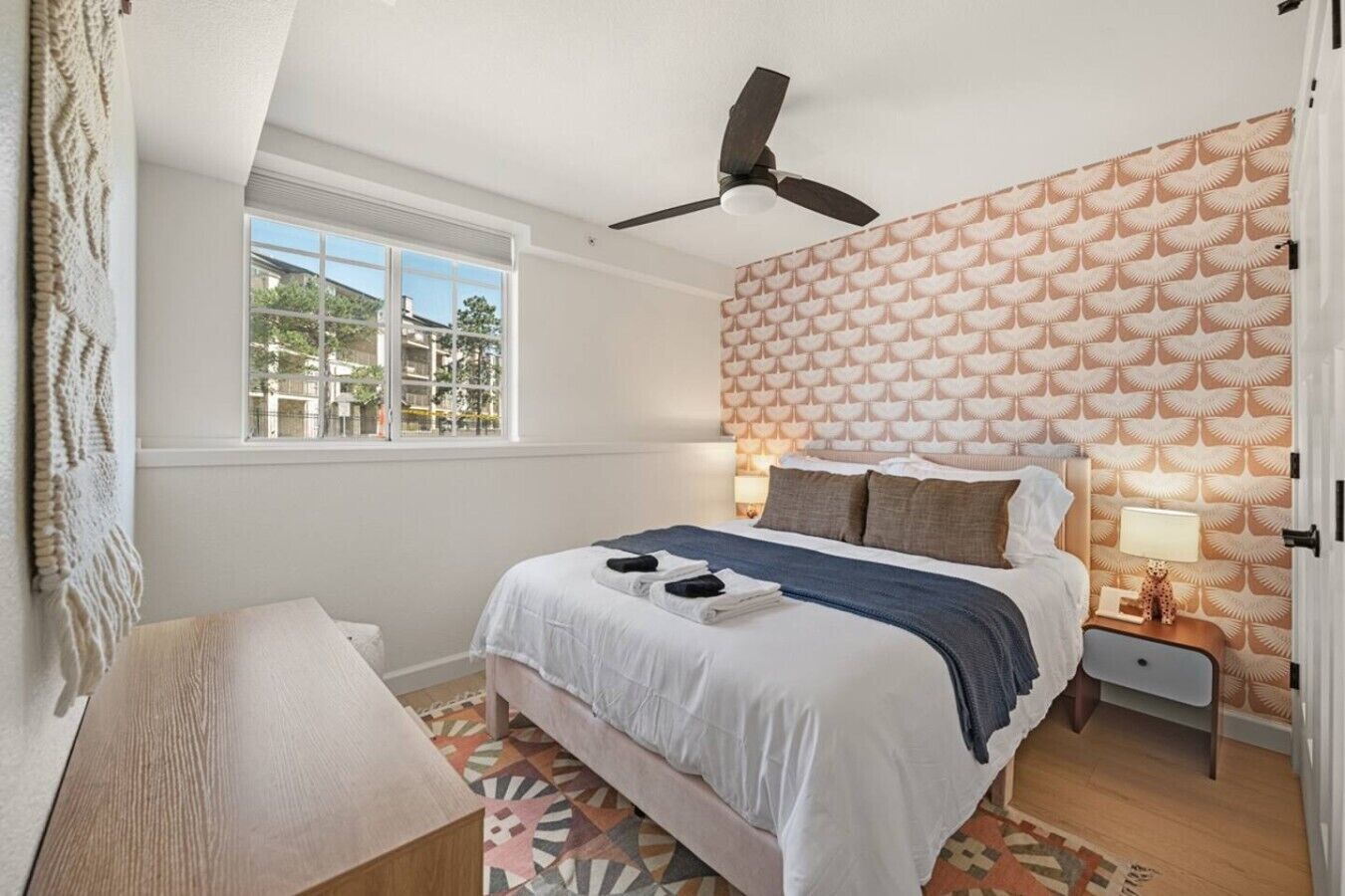 Desk, travel crib, WiFi, bed sheets