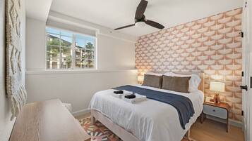 Desk, travel crib, WiFi, bed sheets