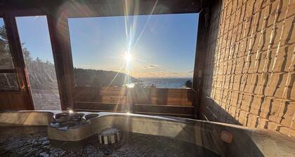 Oceanfront Boutique Retreat~Hot Tub~Woodstove
