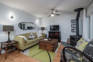 TV, fireplace - Oceanfront Boutique Retreat~Hot Tub~Woodstove (Hearts Delight-Islington)