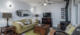 Oceanfront Boutique Retreat~Hot Tub~Woodstove