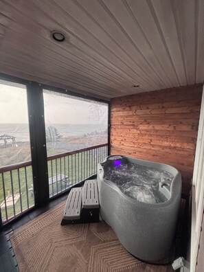 Interior - Oceanfront Boutique Retreat~Hot Tub~Woodstove (Hearts Delight-Islington)