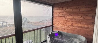 Oceanfront Boutique Retreat~Hot Tub~Woodstove
