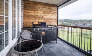 Property grounds - Oceanfront Boutique Retreat~Hot Tub~Woodstove (Hearts Delight-Islington)