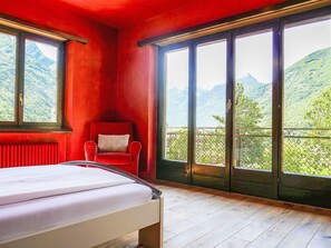 Room - Cosy apartment for 6 people with WIFI, TV, patio, pets allowed and panoramic view (Semione)