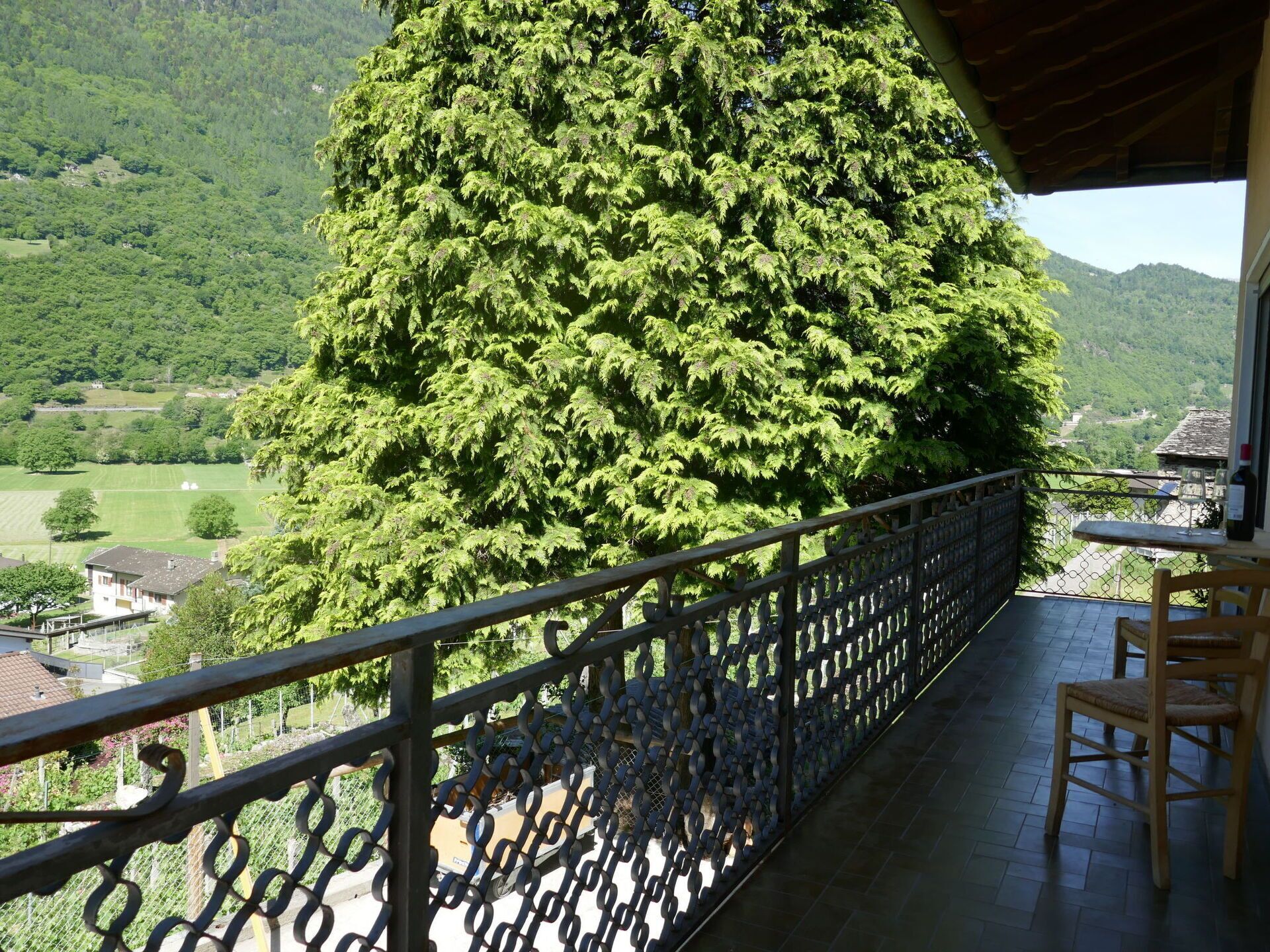 Balkon, Bergstation, Veranda, Geländer, Zaun, Schatten, Baluster, Eco Hotel, Gartenmöbel