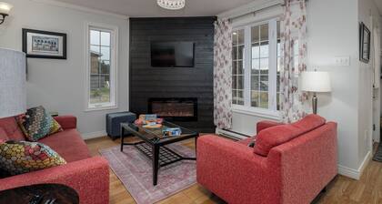 Oceanfront Boutique Retreat~Hot Tub~4 Season Patio