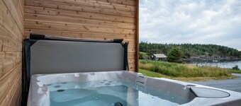 Oceanfront Boutique Retreat~Hot Tub~4 Season Patio
