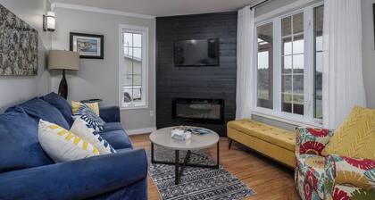 Oceanfront Boutique Retreat~Hot Tub~4 Season Patio