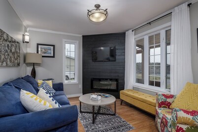 Oceanfront Boutique Retreat~Hot Tub~4 Season Patio