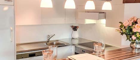 Oven, dishwasher, highchair