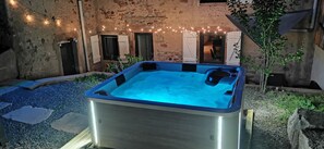 Terrace/patio - Renovated farmhouse from 1791 with a hot tub; pets welcome; near Alsace (Provenchères-et-Colroy)
