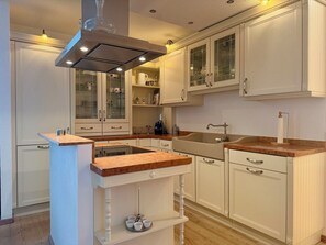 Oven, dishwasher, high chair