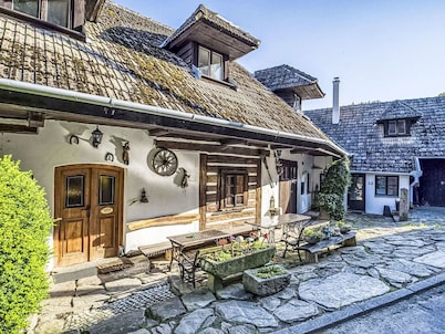 Wonderful villa for 11 people with WIFI, pool, patio and pets allowed