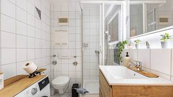 Dusche, Haartrockner, Handtücher