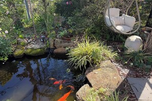 Property grounds - Warrina Studio Bushland Hideaway near Urban Energy (Chatswood West)