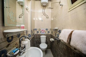 Free toiletries, hair dryer, towels, shampoo - Bella Casa Pyramids Inn (Giza Governorate)