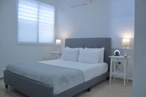 3 chambres, fer et planche à repasser, Wi-Fi, draps fournis