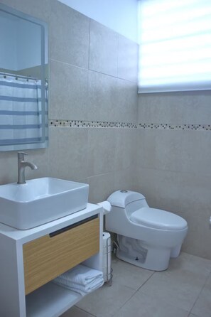 Dusche, Handtücher, Seife, Toilettenpapier