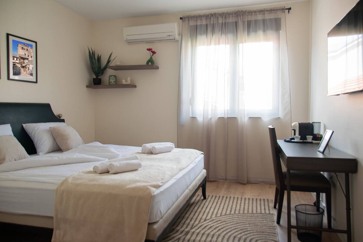 Desk, laptop workspace, iron/ironing board, free WiFi