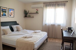 Camera Comfort con letto matrimoniale o 2 letti singoli, vista parco | Una scrivania, postazione laptop, ferro/asse da stiro, Wi-Fi gratuito