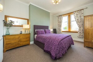 8 bedrooms, iron/ironing board, WiFi, bed sheets - Pinewood Country House near St Andrews (Saint Michaels)