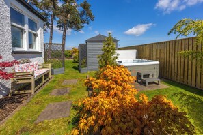 Terrace/patio - Pinewood Country House near St Andrews (Saint Michaels)