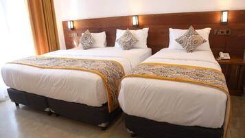 Deluxe Double Room, Balcony, Mountain View | Laptop workspace