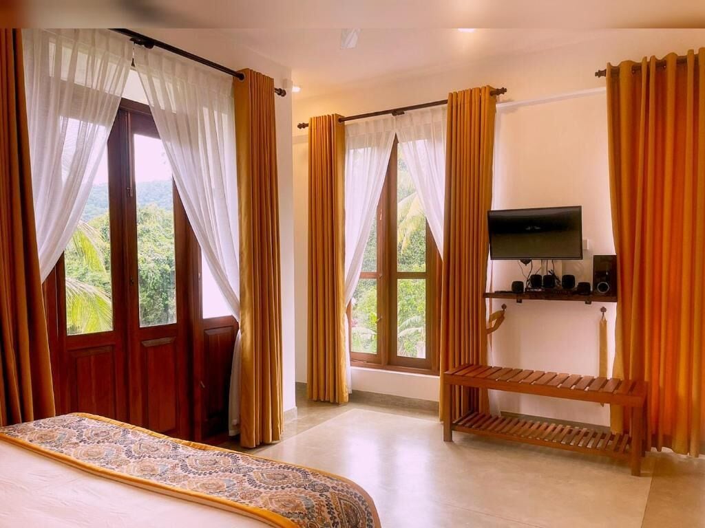 Deluxe Double Room, Balcony, Mountain View | Laptop workspace