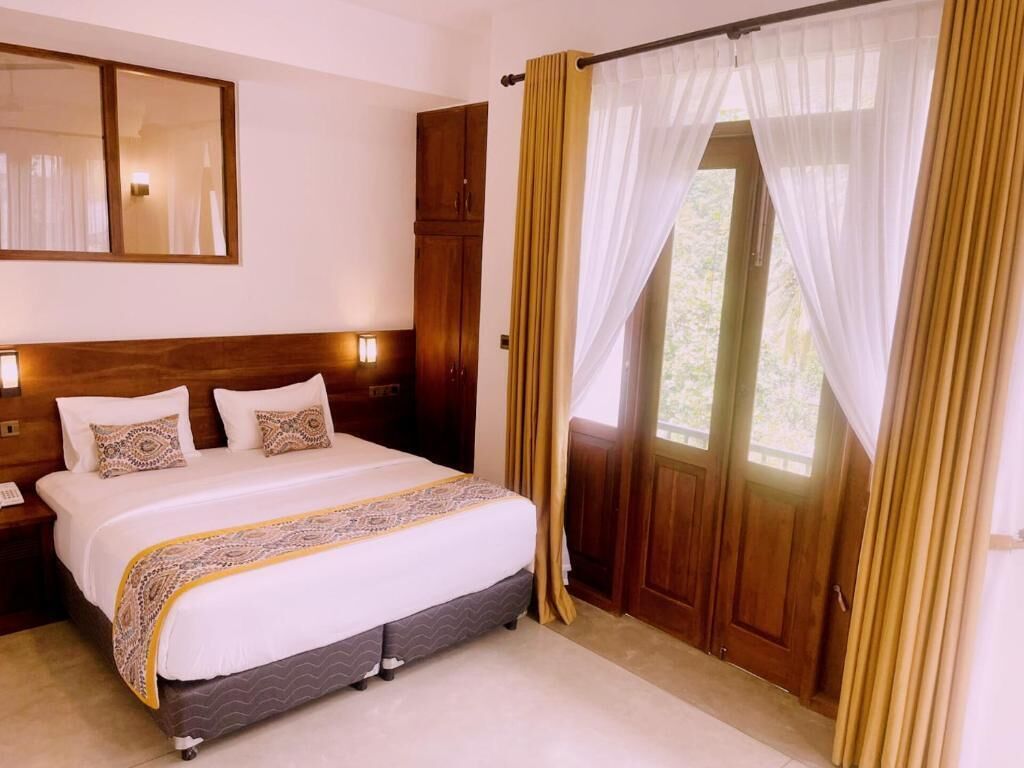 Deluxe Double Room, Balcony, Mountain View | Laptop workspace