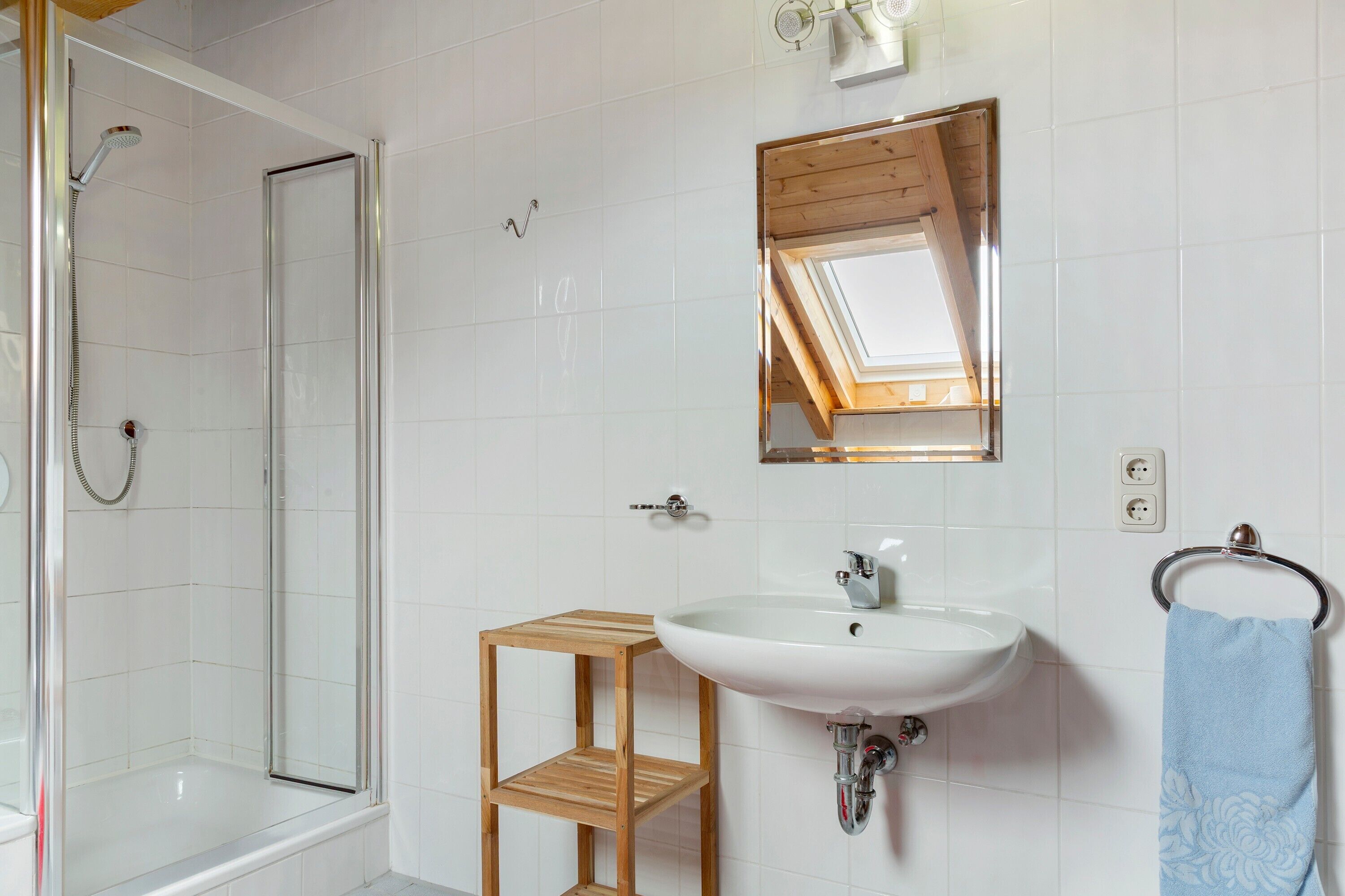 Dusche, Haartrockner, Handtücher