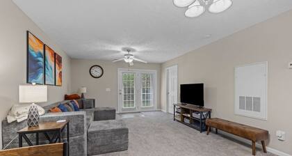 Fayetteville Condo Near Fort Liberty Seasonal Pool
