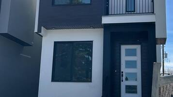 House, 2 Bedrooms | Exterior