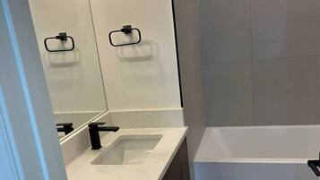 House, 2 Bedrooms | Bathroom