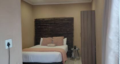 Adorable 1-bedroom cottage in Kempton Park perfect for relaxing stays