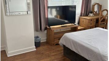 Classic Double Room, Shared Bathroom | Bathroom | Shower, free toiletries, hair dryer, towels
