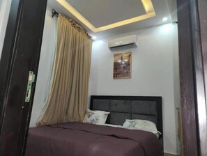 Room - Abike Apartment – Elegant 1-Bedroom Retreat w/ Starlink Wi-Fi & Premium Comfort (Lekki)