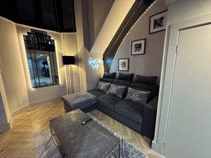Interior - Stylish Unique Central Leeds Stay | Sleeps 4 (Leeds)