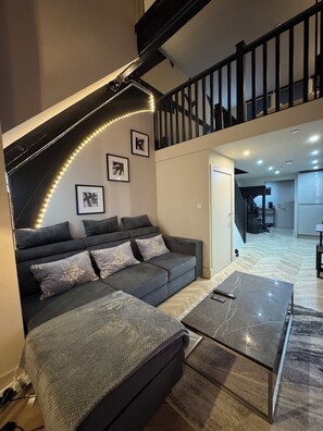 Interior - Stylish Unique Central Leeds Stay | Sleeps 4 (Leeds)