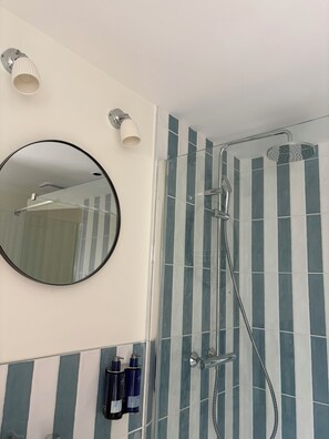Bathroom - Shore Hotel (Balintore)