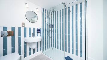 Deluxe Double Room, Sea View | Bathroom | Shower, hair dryer, towels, soap